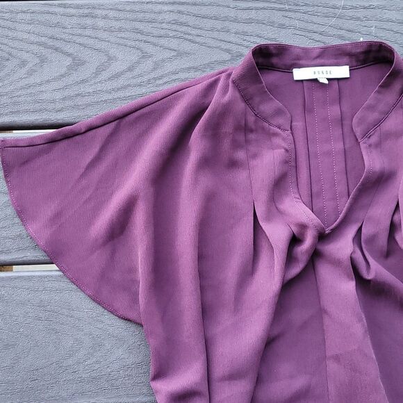 💙3 for $30💙 Ro & De Plum High-Low Flutter Sleeve Blouse - Picture 2 of 7